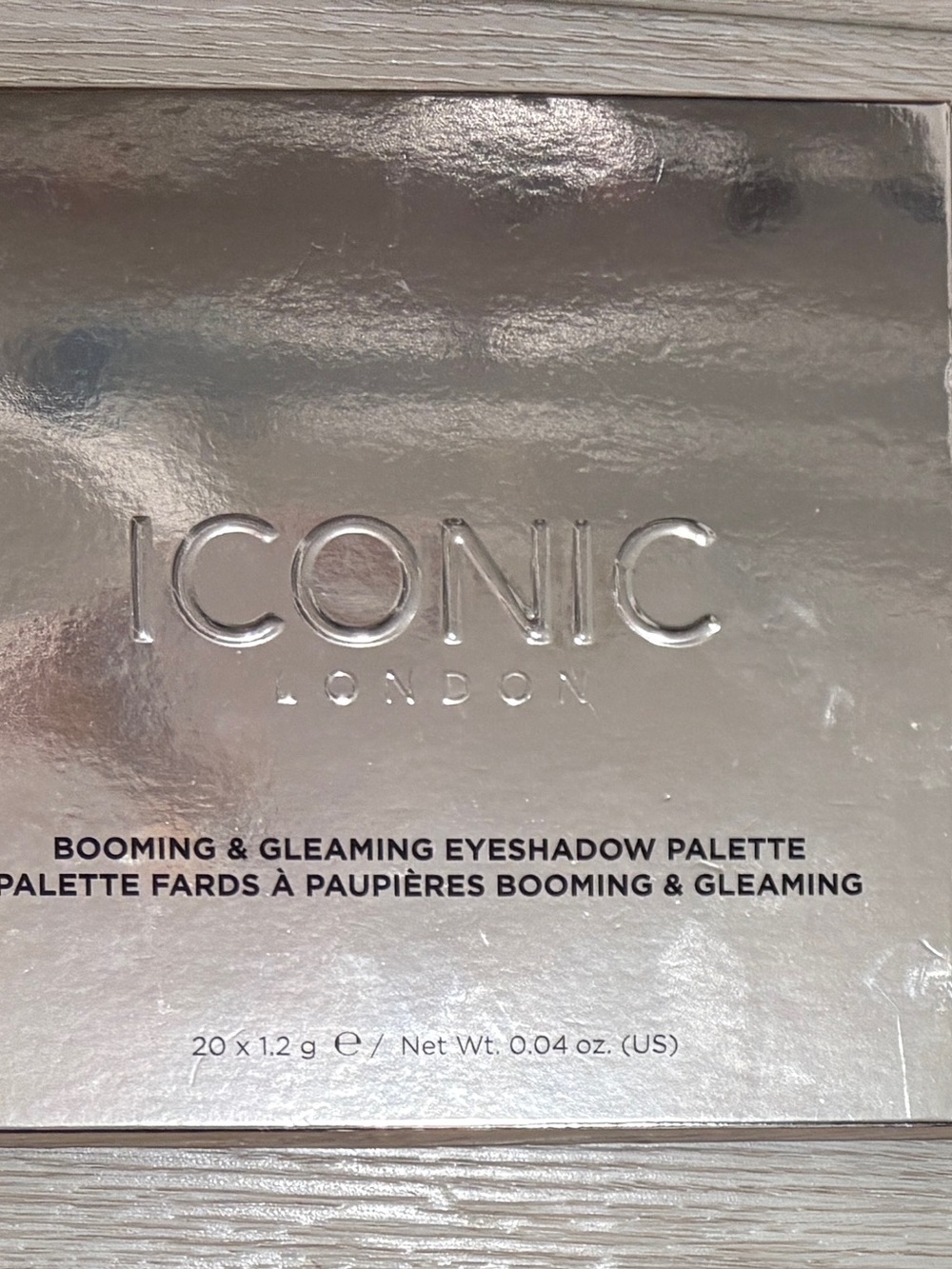 ICONIC London Eyeshadow Palette in Silver Reflective Finish